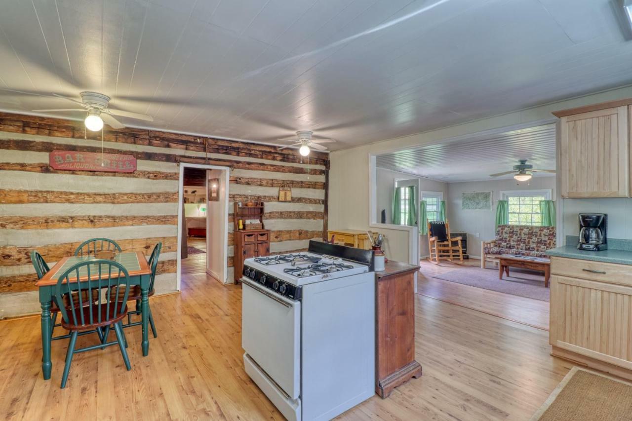 1 Bed 1 Bath Vacation Home In Sylva Esterno foto