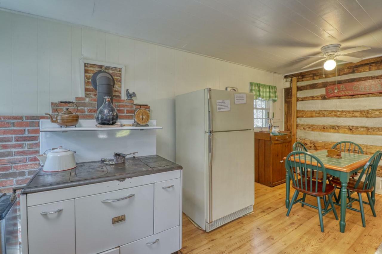 1 Bed 1 Bath Vacation Home In Sylva Esterno foto