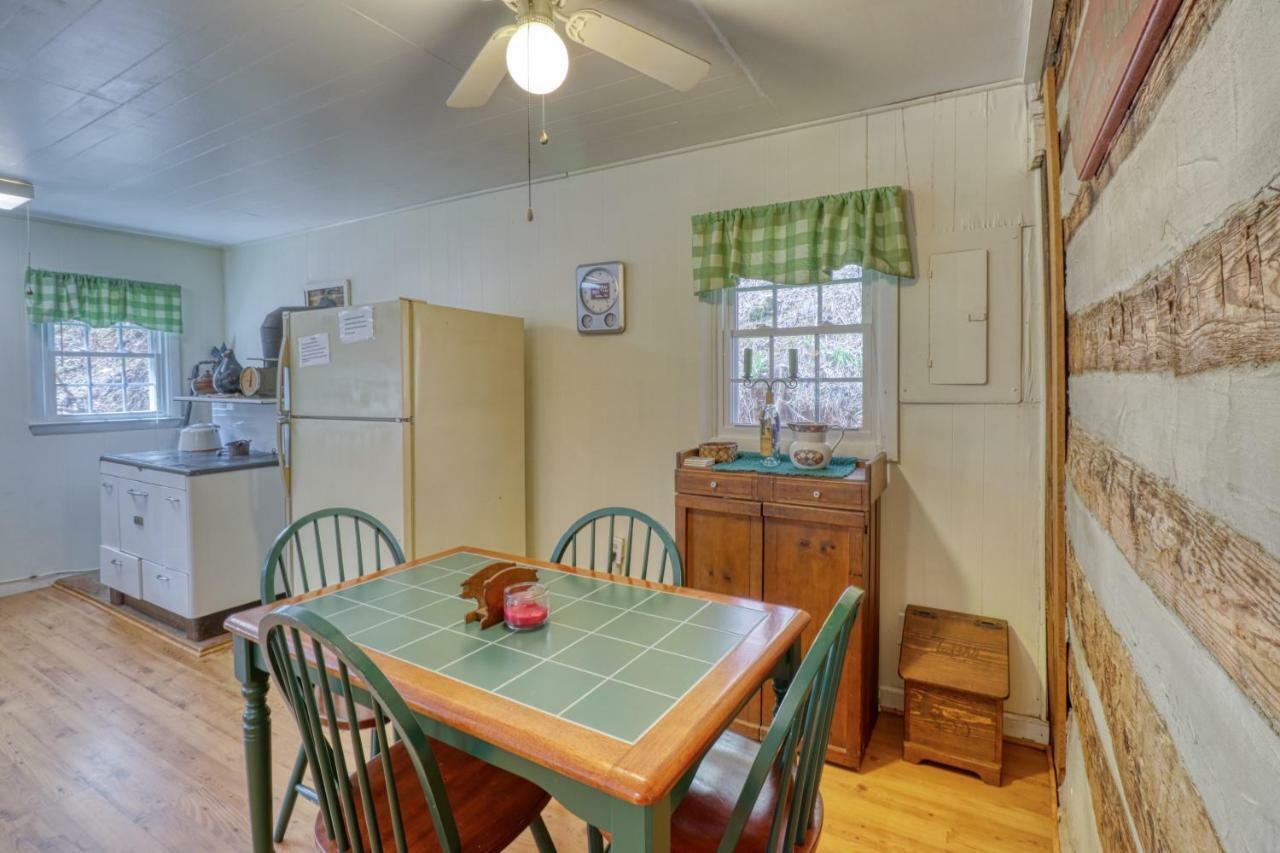 1 Bed 1 Bath Vacation Home In Sylva Esterno foto