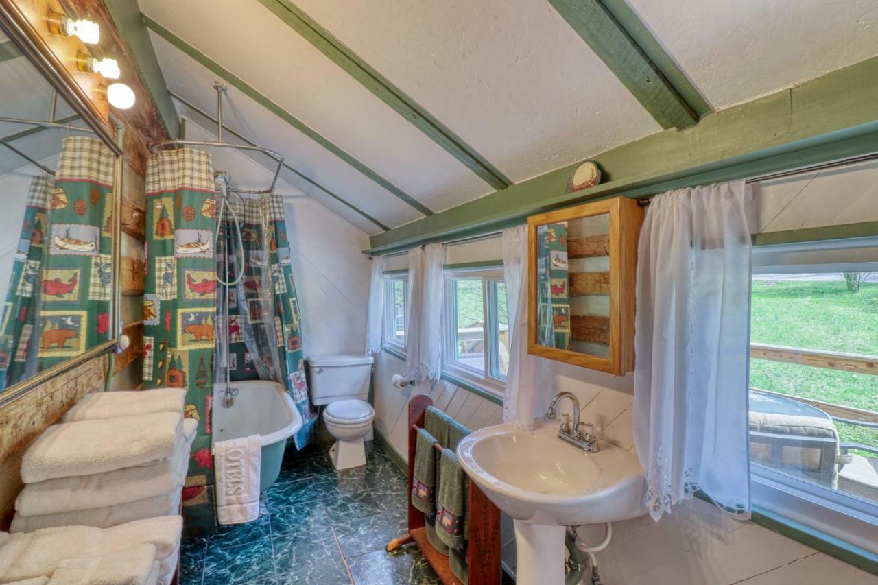 1 Bed 1 Bath Vacation Home In Sylva Esterno foto